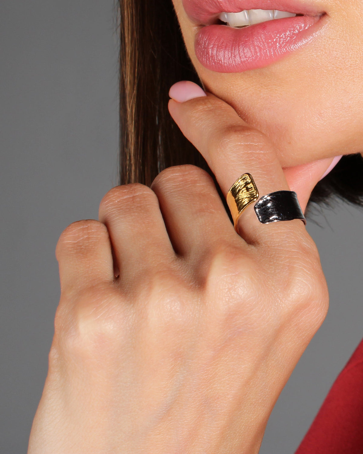 Lumira – Anel Texturizado Bicolor Ajustável Banhado a Ouro 18k