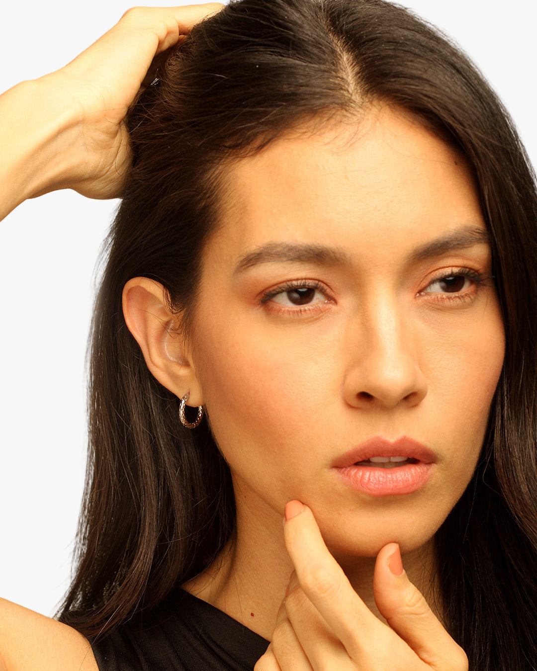 Nora – Argolas Texturizadas Prateadas em Aço Inoxidável