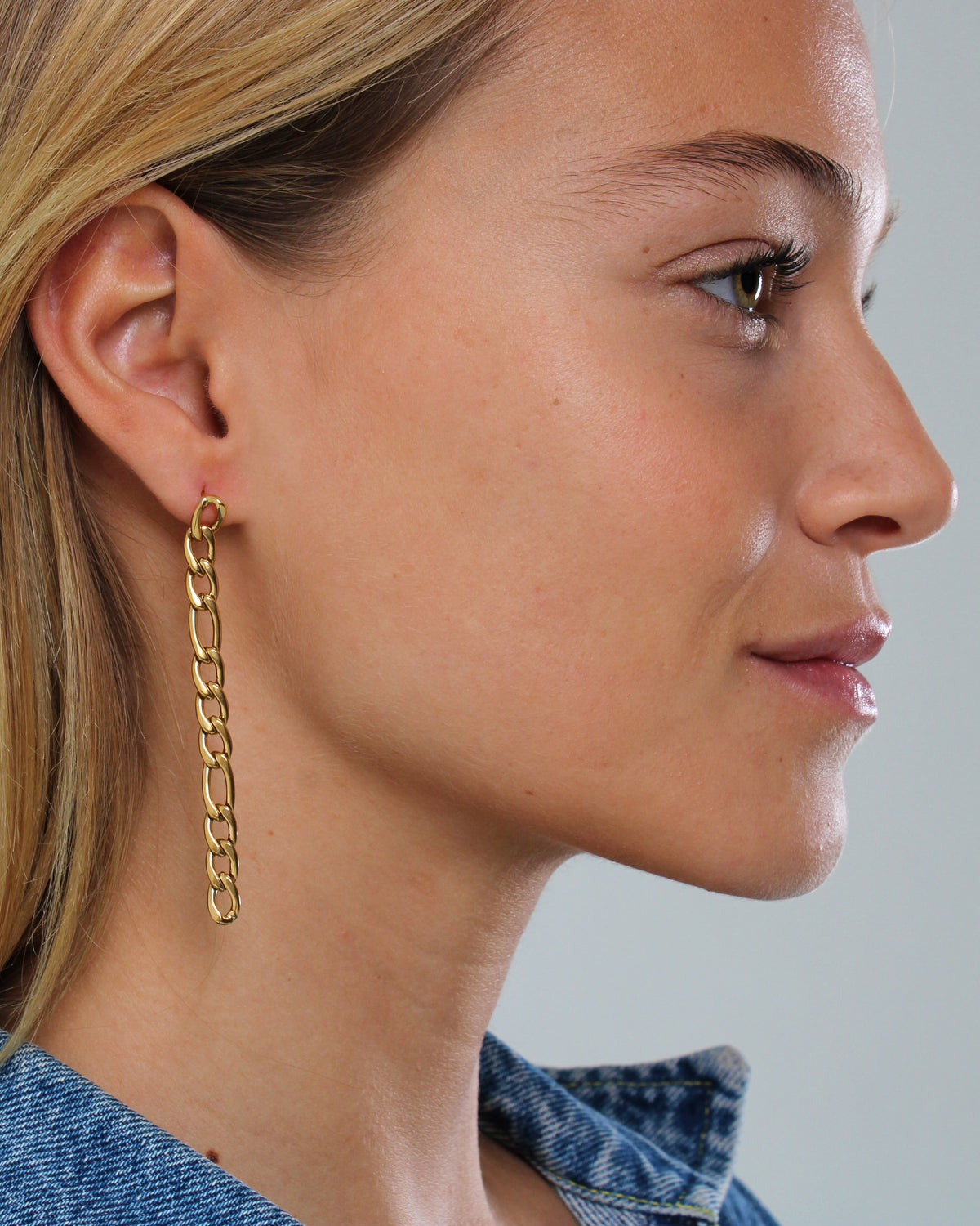 Lyra – Brincos Corrente Alongada Banhados a Ouro 18k