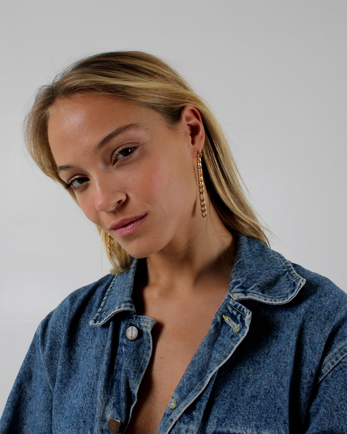 Lyra – Brincos Corrente Alongada Banhados a Ouro 18k