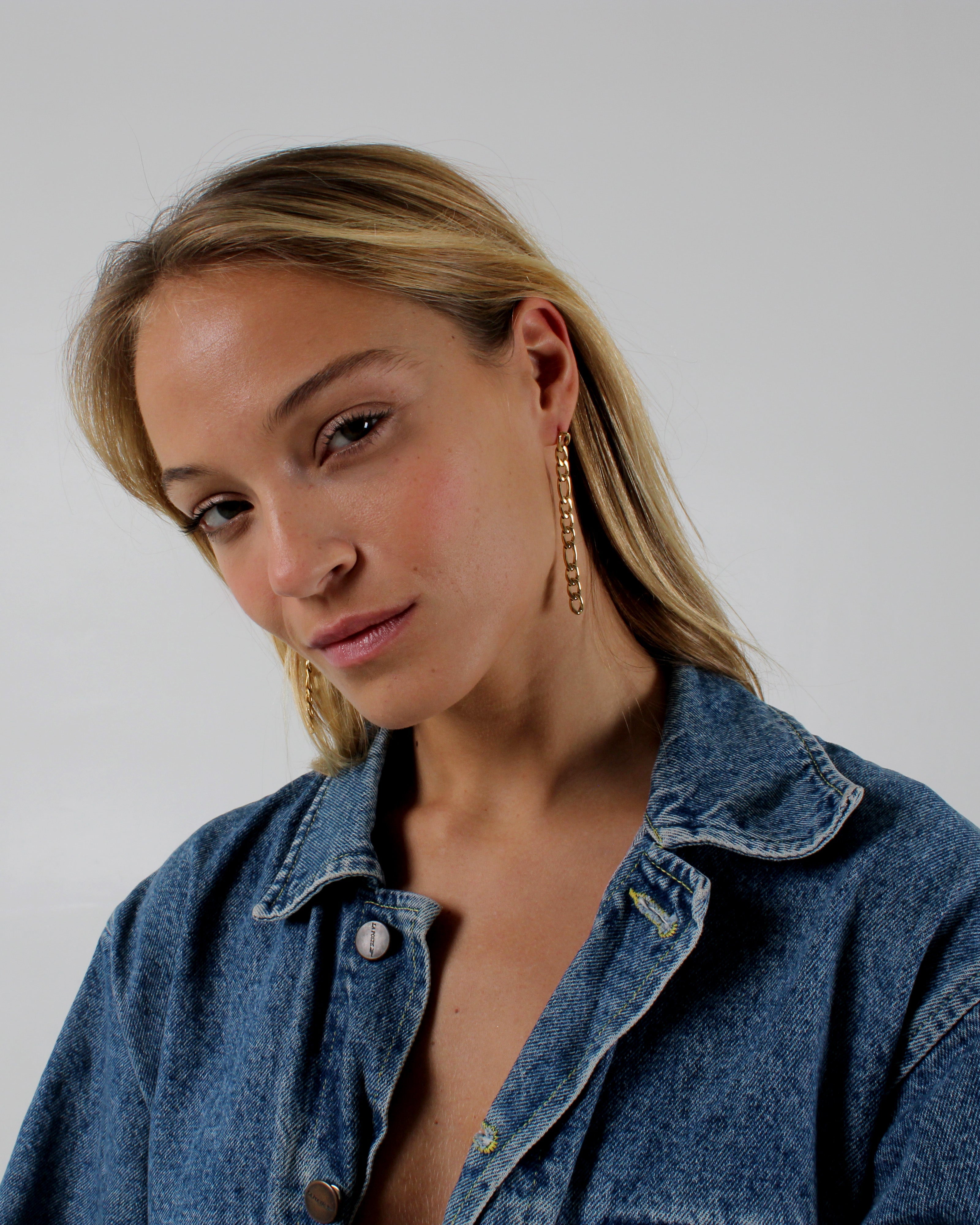 Lyra – Brincos Corrente Alongada Banhados a Ouro 18k